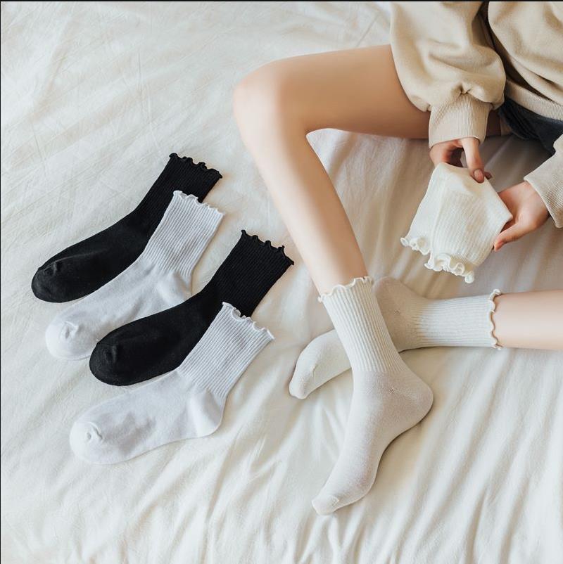 1 pair of ruffled JK socks for women mid-tube spring, autumn and summer solid color Japanese lace pile socks